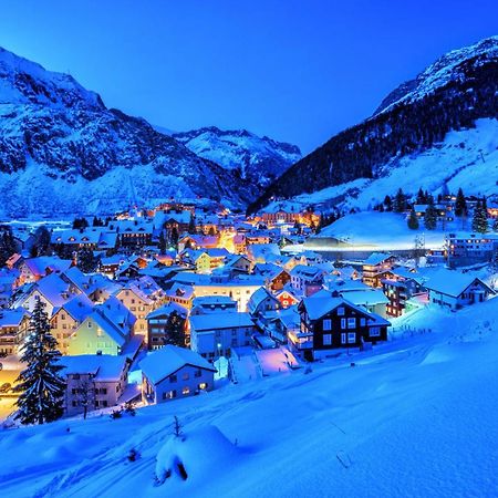 Top Modernes Apartment Im Herzen Von Andermatt Balkon & Bergblick Exterior photo