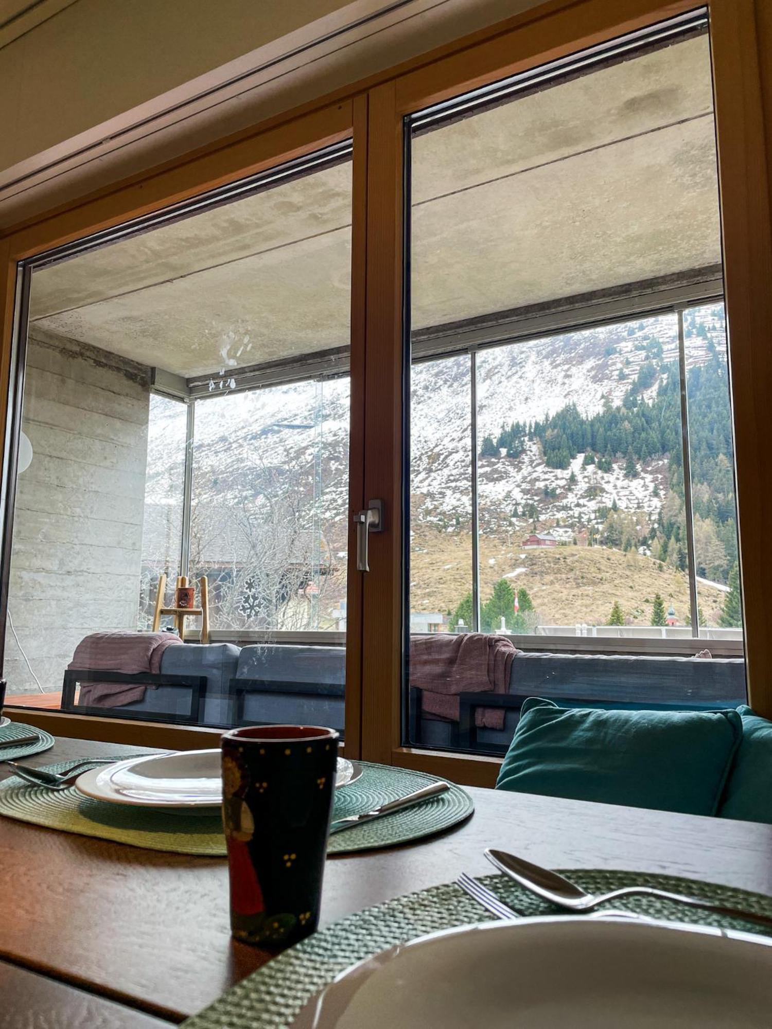 Top Modernes Apartment Im Herzen Von Andermatt Balkon & Bergblick Exterior photo