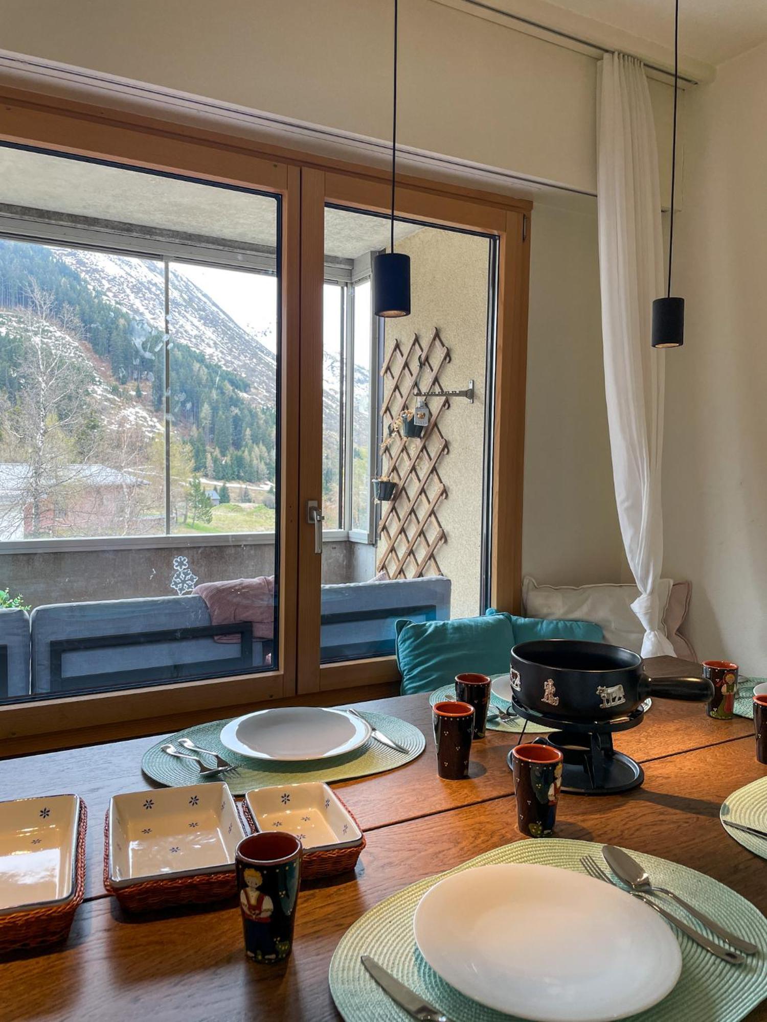Top Modernes Apartment Im Herzen Von Andermatt Balkon & Bergblick Exterior photo