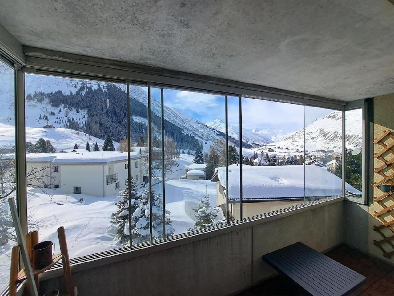 Top Modernes Apartment Im Herzen Von Andermatt Balkon & Bergblick Exterior photo
