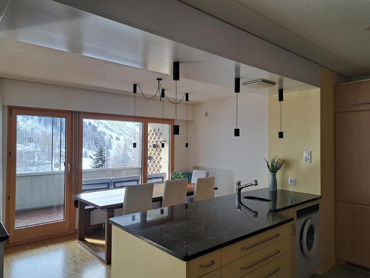 Top Modernes Apartment Im Herzen Von Andermatt Balkon & Bergblick Exterior photo